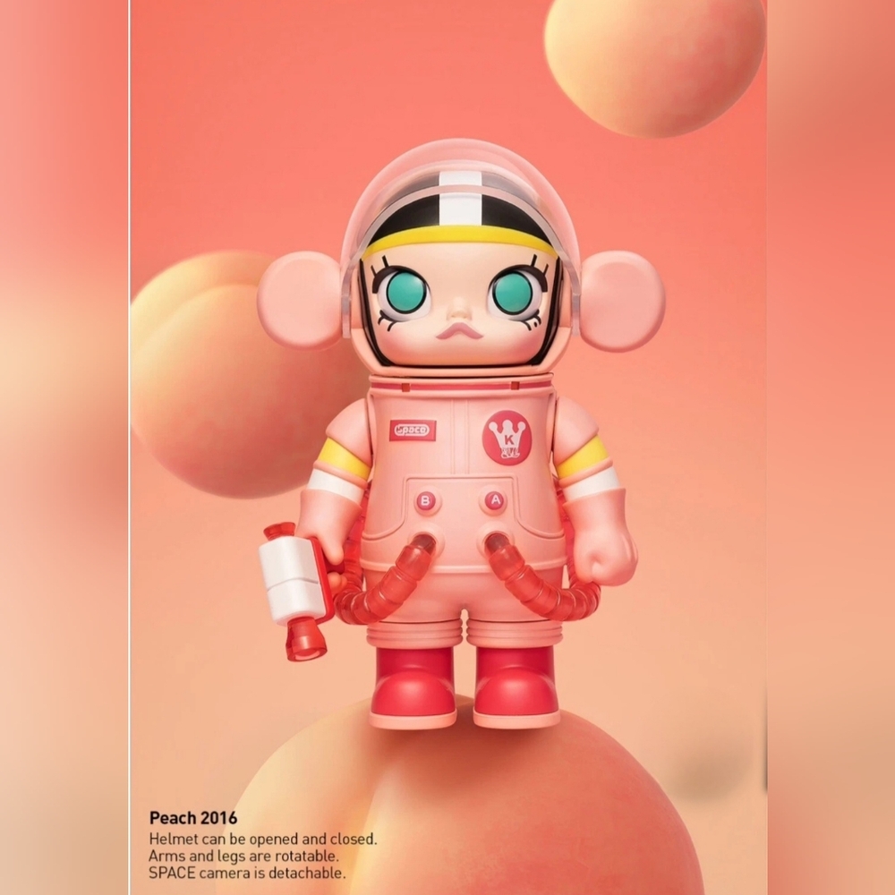 NEW Mega Space Molly 100% Series 03 - Peach Box Opened, Package Sealed